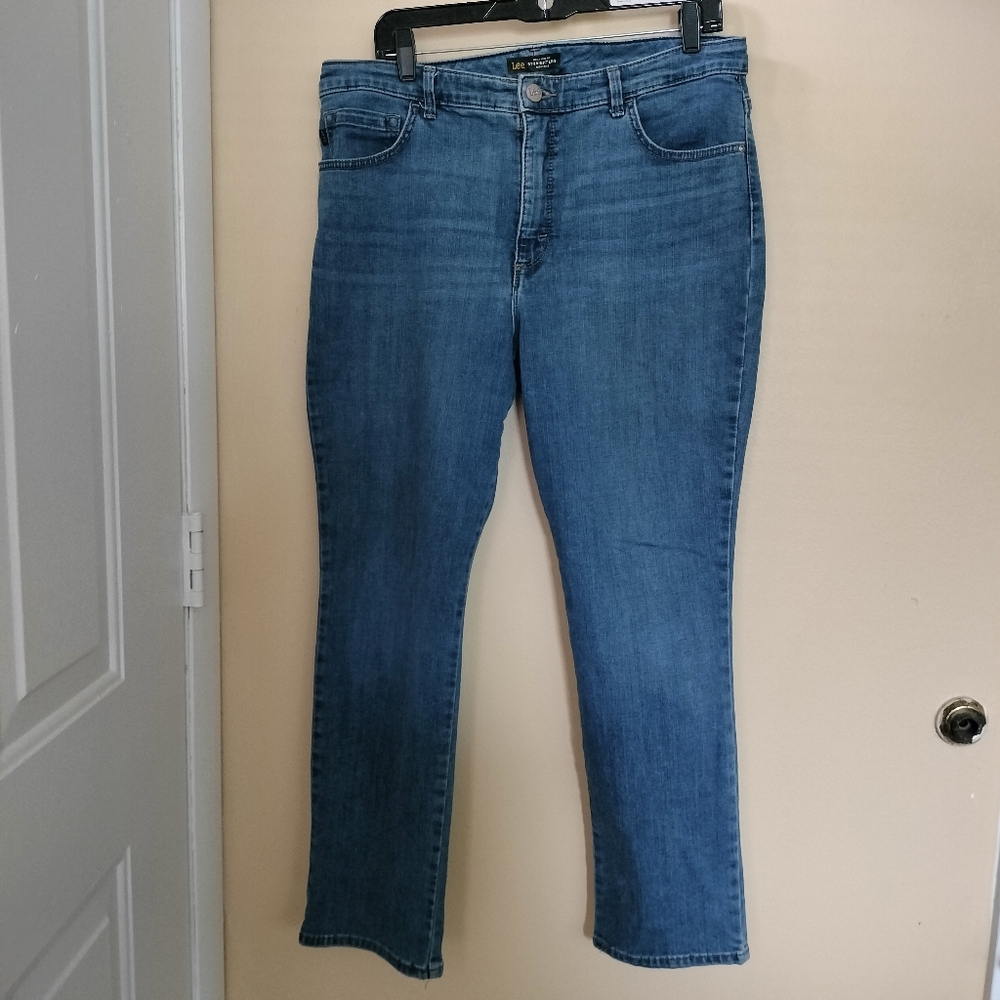 Lee Relax Fit Straight Leg High Rise  Blue Medium Wash Denim Jeans 14P Slimming